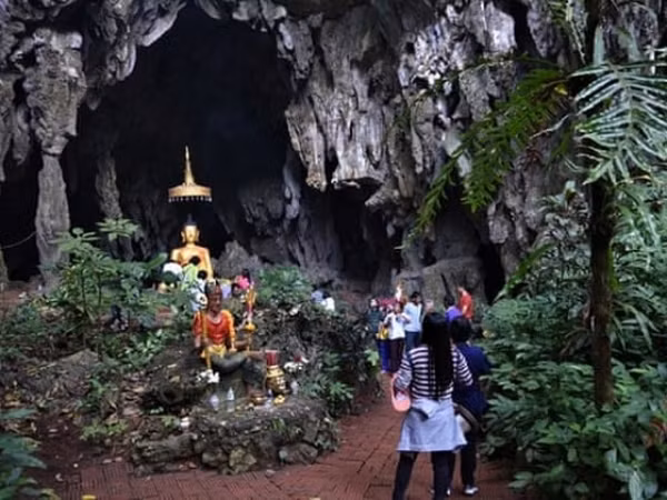 Hang động đội bóng thiếu niên Thái Lan bị mắc kẹt bất ngờ trở thành địa điểm du lịch nổi tiếng