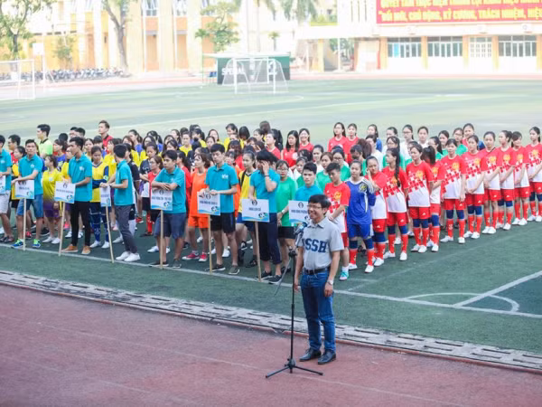 Nữ sinh viên Nhân Văn rạng ngời trong Giải bóng đá nữ USSH Cup
