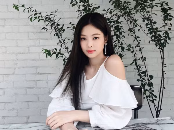 Jennie (BLACKPINK) bị tố hát nhép gần như toàn bộ sân khấu debut