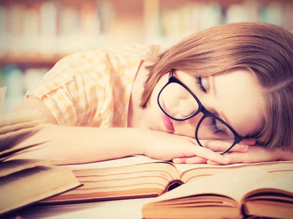 Nếu bạn đang cảm thấy mệt và muốn gục ngã, tuyệt đối không làm những việc sau
