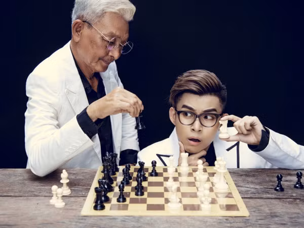 Jun Phạm lần đầu khoe ảnh chụp cùng bố, tiết lộ từng không muốn phụ huynh dùng mạng xã hội