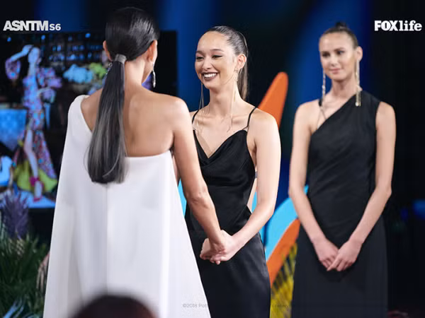 Không ngoài dự đoán, thí sinh có đôi mắt "buồn ngủ" Dana đã giành Quán quân Next Top châu Á