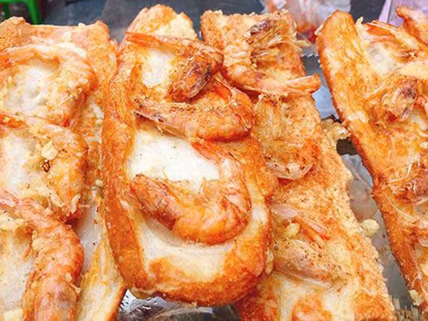Hấp dẫn bánh mỳ chiên tôm - Món ăn sáng ưa thích mấy chục năm của người dân Sài Gòn