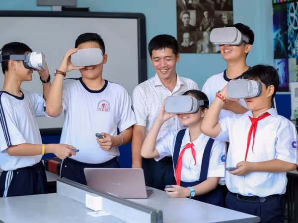 Teen Việt đã bắt đầu được trải nghiệm những tiết học chuẩn 4.0
