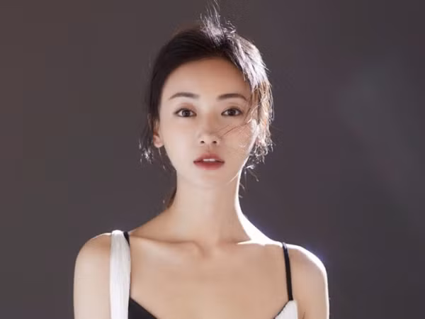 Trái ngược như Ngô Cẩn Ngôn: Danh tiếng càng lên cao, phong độ thời trang càng đi xuống