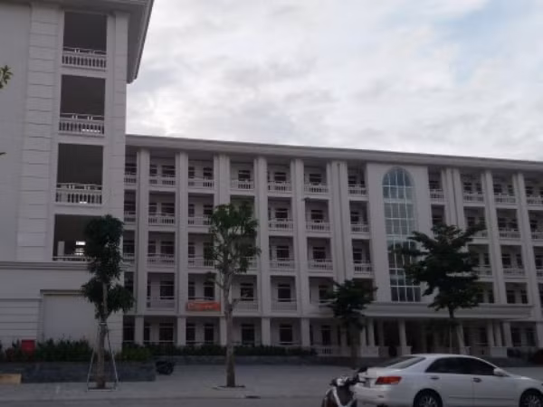 Nữ sinh rơi từ tầng 4 kí túc xá xuống đất thiệt mạng nghi do tự tử