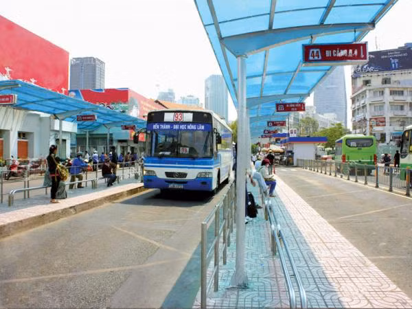 Sau vòng xoay Quách Thị Trang, trạm xe buýt trung tâm chính thức được di dời để phục vụ metro
