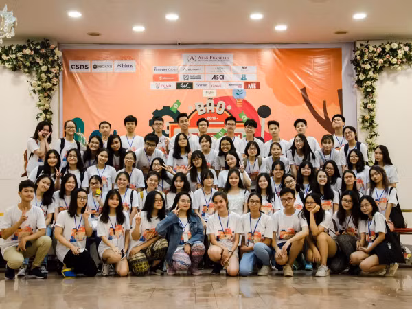 Hà Nội: Teen hào hứng rủ nhau tham gia hội chợ hướng nghiệp BÃO 2019