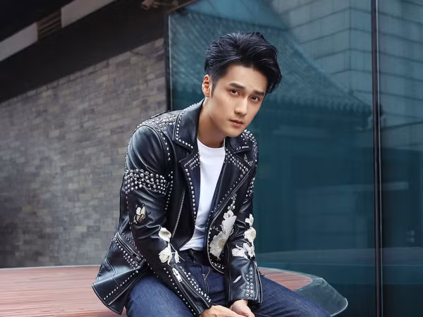 Drama mãi không dứt: Tưởng Kình Phu bị bạn gái đòi 200 tỷ đồng tiền bồi thường!