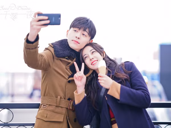 “Nghìn Lẻ Một Đêm”: Địch Lệ Nhiệt Ba “thả thính” Đặng Luân trong… mơ