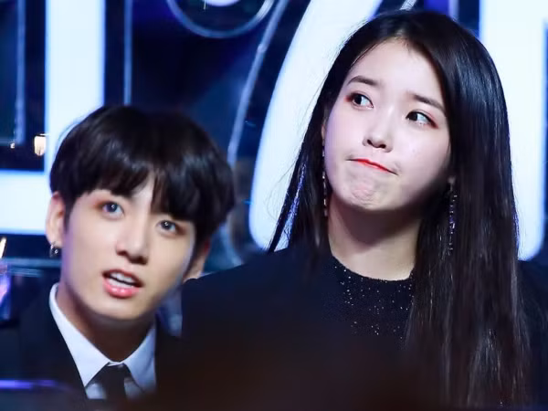 Quá rõ rồi, IU chính là cô gái mà Jungkook dành cả thanh xuân để theo đuổi