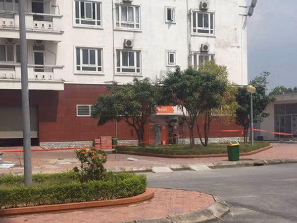 Quảng Ninh: Đang phong tỏa cây ATM trong khu chung cư nghi bị gài mìn
