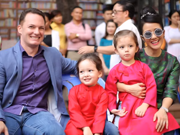 Hồng Nhung bất ngờ tuyên bố đã ly hôn với chồng Tây sau 8 năm gắn bó