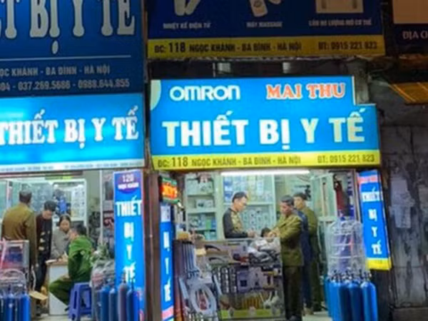 Hai cửa hàng bán khẩu trang giá "cắt cổ" bị phạt hàng chục triệu đồng