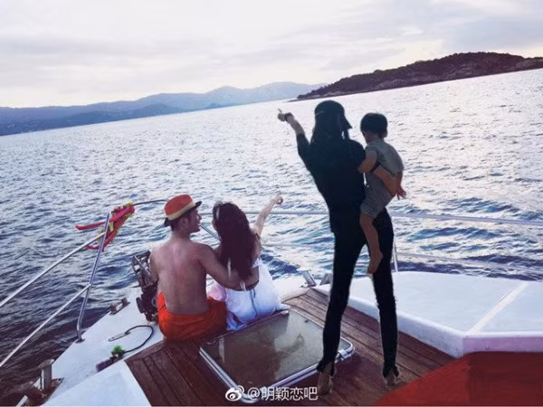 Fan quả là có tâm, ghép ảnh Huỳnh Hiểu Minh để mẹ con Angela Baby đỡ lẻ loi