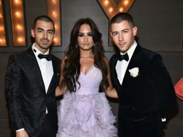 Joe Jonas hào hứng với phiên bản "trưởng thành" của phim thần tượng Camp Rock