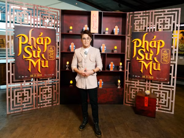 Chuyện tâm linh không đùa được nhưng xem "Pháp sư mù" của Huỳnh Lập hứa hẹn vẫn phải cười