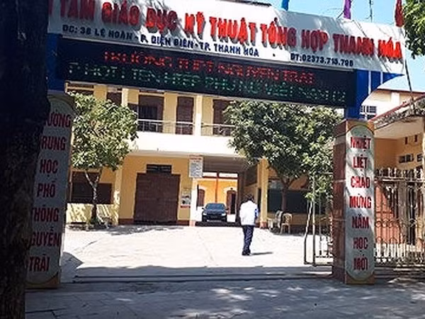 Vụ đuổi học 7 học sinh nói xấu giáo viên: Hiệu trưởng xin rút kinh nghiệm