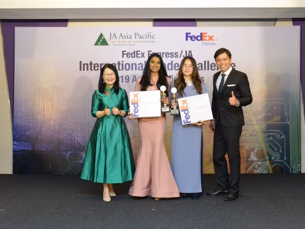 Nữ sinh Việt Nam đạt giải tại "Cuộc thi Thách thức Thương mại Quốc tế Châu Á – Thái Bình Dương"