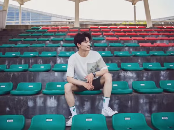 Khám phá Instagram của chàng trai xuất hiện trong MV "hot" nhất ngày hôm nay