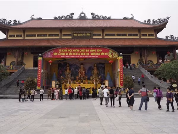 Sau nhiều thông tin bất lợi, chùa Ba Vàng thông báo tạm dừng "gọi vong, cúng oan gia trái chủ"