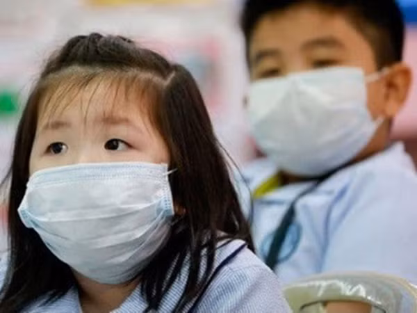 Điện Biên: Hàng chục học sinh ho, sốt đều tiếp xúc với bố mẹ từ Trung Quốc về