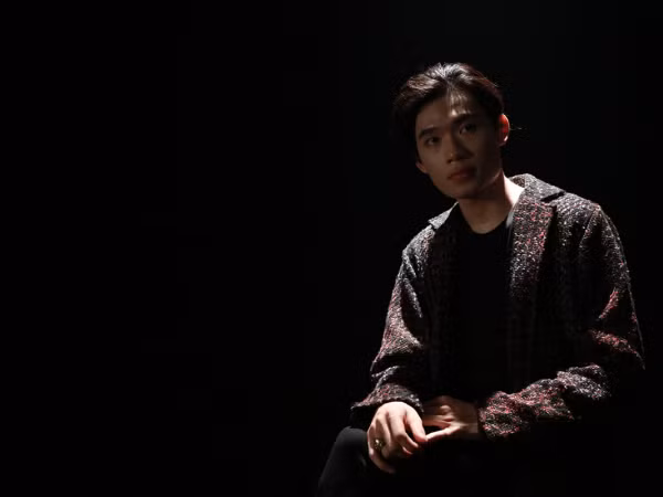 Diễn viên Quang Trung "nhá hàng" MV cover hit web-drama "Ai chết giơ tay"