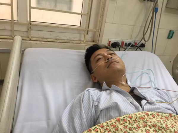 Tuấn Hưng nhập viện, nói không thành tiếng sau sự cố bị hủy show kỉ niệm 20 năm ca hát