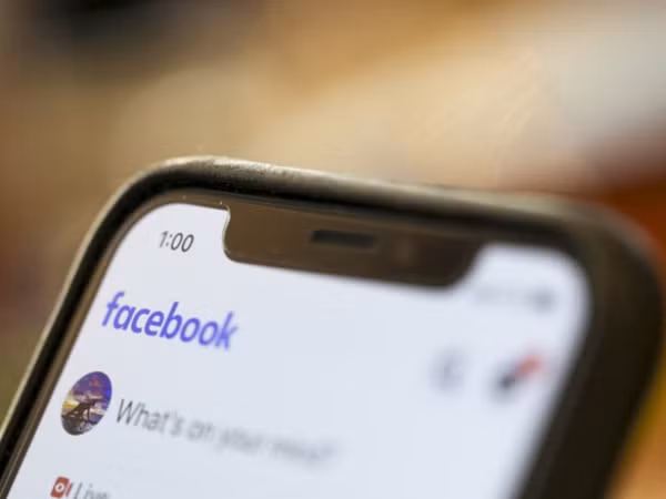 Facebook cập nhật tính năng mới để đẩy lùi tin giả về virus corona tại Việt Nam