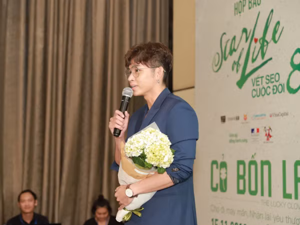 Jun Phạm thử sức ở vai trò đạo diễn cho phim ngắn "Cỏ bốn lá" của Ngô Thanh Vân