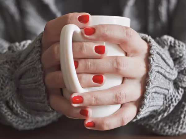 Trắc nghiệm: Giải mã tình yêu của bạn qua cách giữ ấm đôi tay khi trời trở lạnh