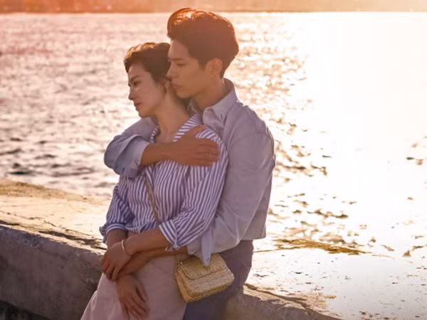 Song Hye Kyo, cô gái có biệt tài đứng cạnh chàng nào cũng đẹp đôi hết phần thiên hạ