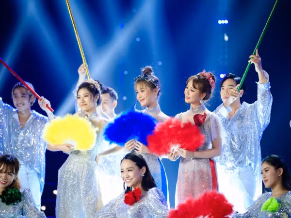 Dàn sao nữ 2K hội tụ mở màn hoành tráng cho "Gala nhạc Việt"