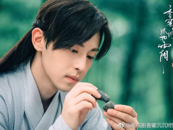 Không còn nghi ngờ gì nữa, đây chính là mùa Hè tươi đẹp của Đặng Luân