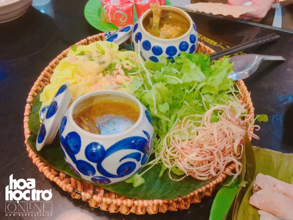 Trưa nay “măm” gì: Mỳ Quảng ếch ngay cho ngày thứ Hai