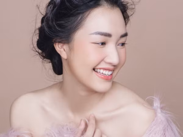 Nét dịu dàng hút hồn khán giả của "Nàng thơ xứ Huế" trong loạt váy tông hồng