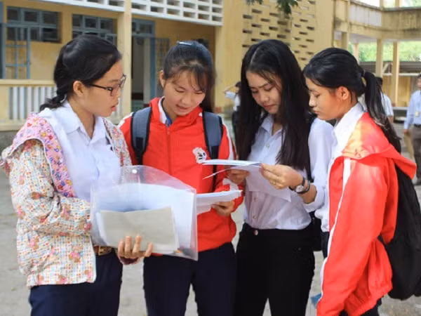 Thí sinh cả nước chung nỗi niềm đề Toán quá khó, chỉ làm được khoảng 60%