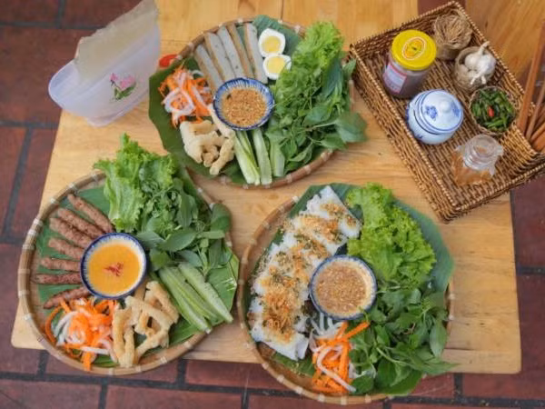 Chỉ vói 45K mà cuốn mỏi tay với mâm nem nướng Nha Trang chính hiệu ở Sài Gòn