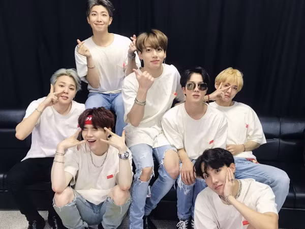 Nhân viên đài NHK sang tận châu Âu để mời BTS tham gia Đại nhạc hội "Kōhaku Uta Gassen"