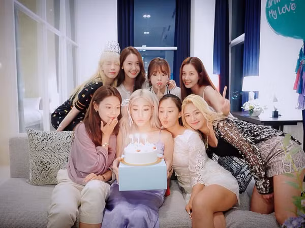 Fan K-Pop tìm thấy manh mối cho thấy Jessica rất có thể đã đoàn tụ với SNSD
