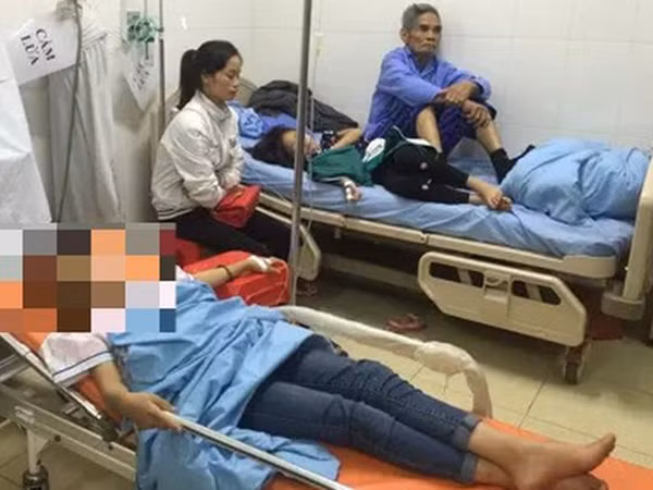 Thái Nguyên: Vụ 23 học sinh bị ngộ độc sau khi uống sữa miễn phí: Lấy mẫu đi xét nghiệm