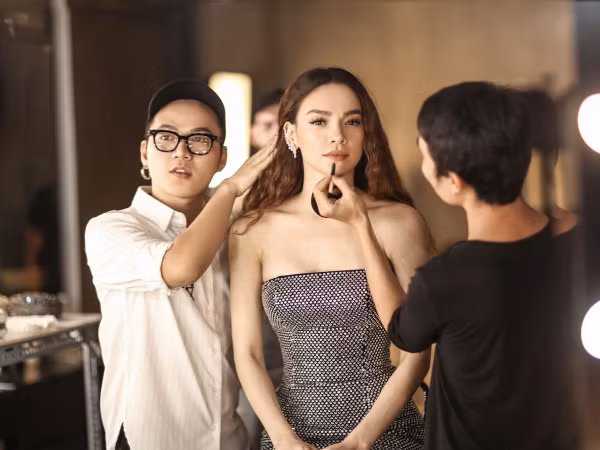 Hồ Ngọc Hà là gương mặt kế tiếp được bật mí trong show diễn của NTK Chung Thanh Phong