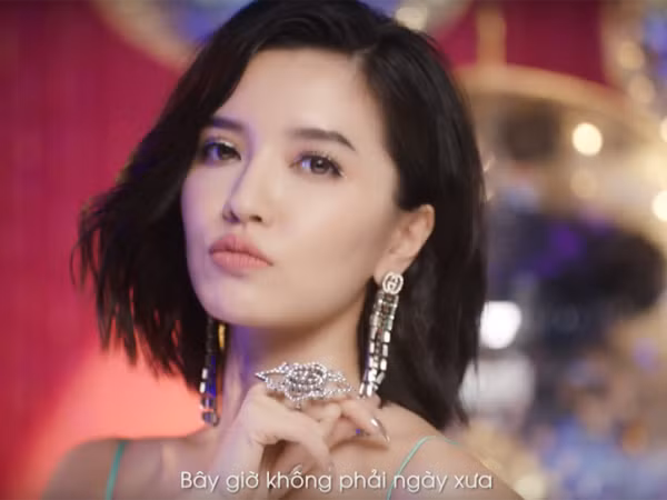 Bích Phương "bị leak" MV "Đi Đu Đưa Đi": có nam thần "cực phẩm" cùng mật mã bí ẩn 