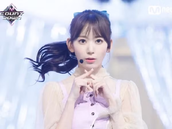 Vừa debut cùng IZ*ONE, cô gái này đã là nữ idol xinh nhất K-Pop khi buộc tóc đuôi ngựa