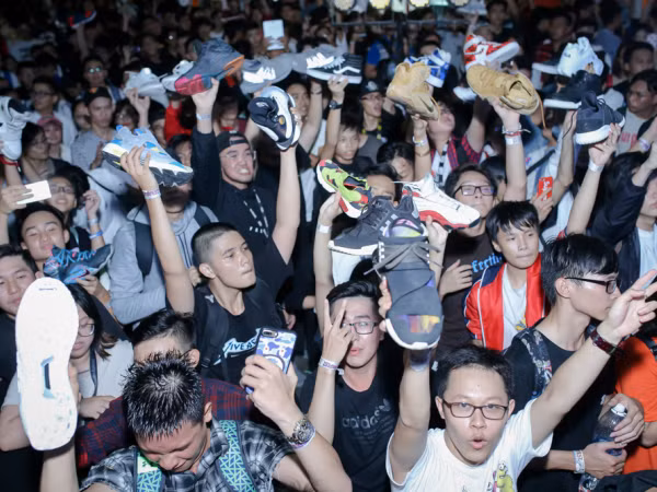 Hơn 4000 tín đồ thời trang đã "check-in" tại ngày lễ hội giày sneaker tại TP.HCM