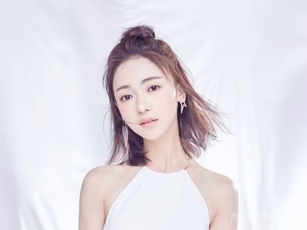 Vu Chính khẳng định diễn xuất của Ngô Cẩn Ngôn tốt hơn thời "Diên Hy Công Lược"