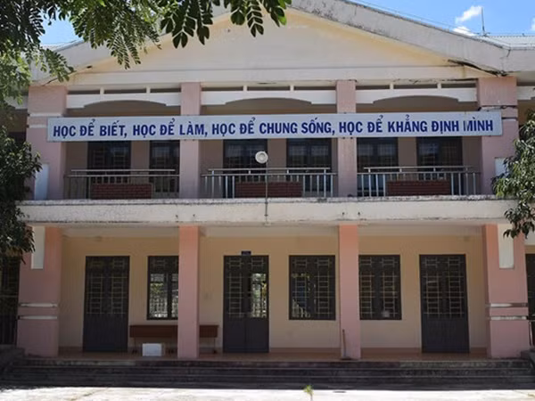 Nơi có tỷ lệ đỗ tốt nghiệp 0%, 3 học sinh đã có vợ