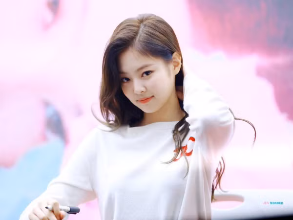 Sợ fan chờ đợi sốt ruột, YG chiêu đãi trước màn trình diễn của Jennie tại concert BLACKPINK