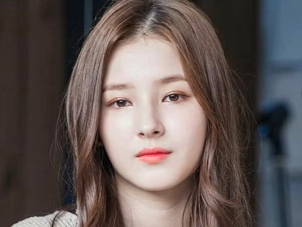 Nancy (Momoland) khổ sở vì gương mặt lúc nào cũng như đang hờn cả thế giới