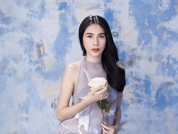 Sau 5 năm chung sống, Thủy Tiên bất ngờ sáng tác ca khúc tặng "anh xã" Công Vinh